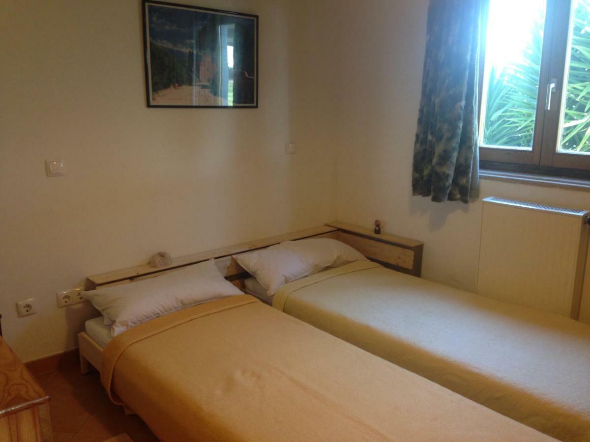 Quintinha Mojud Bed & Breakfast โรจิล ภายนอก รูปภาพ